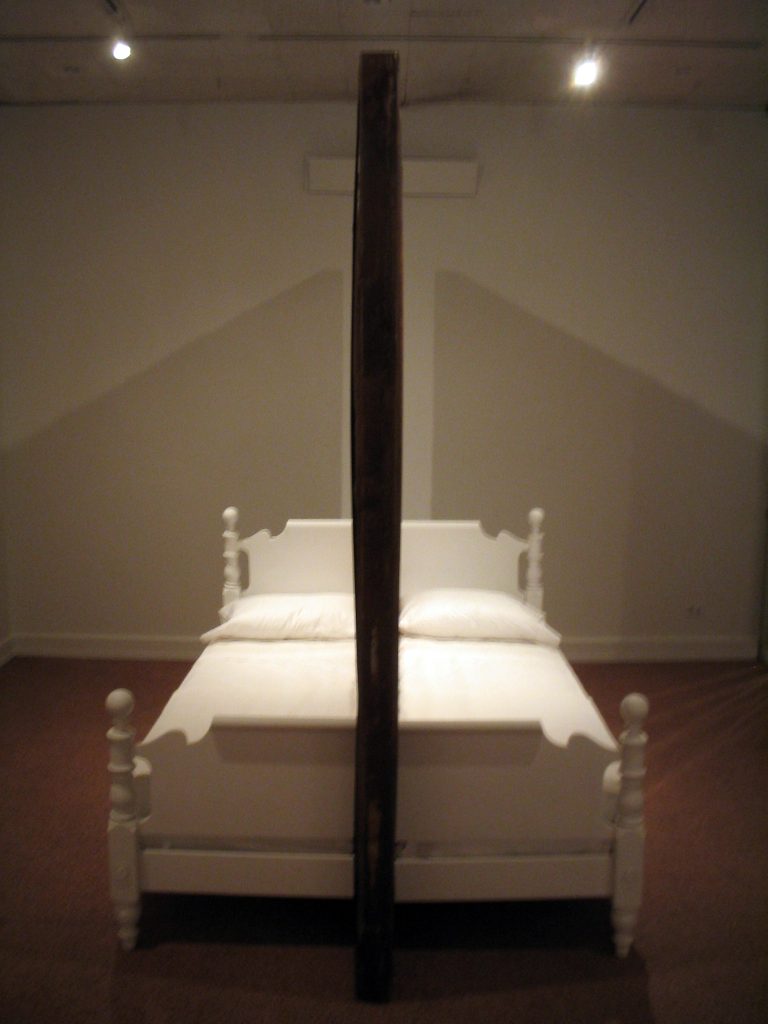 876-days-the-border-bed-terry-hardy-projects-2008-foto2